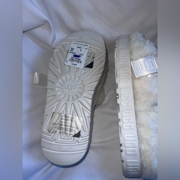 Ugg slides size 8 - Picture 5 of 5